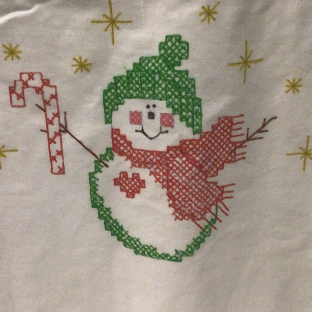 White Snowman Cross-Stitch Pillowcase Set - Festive Holiday Bedding